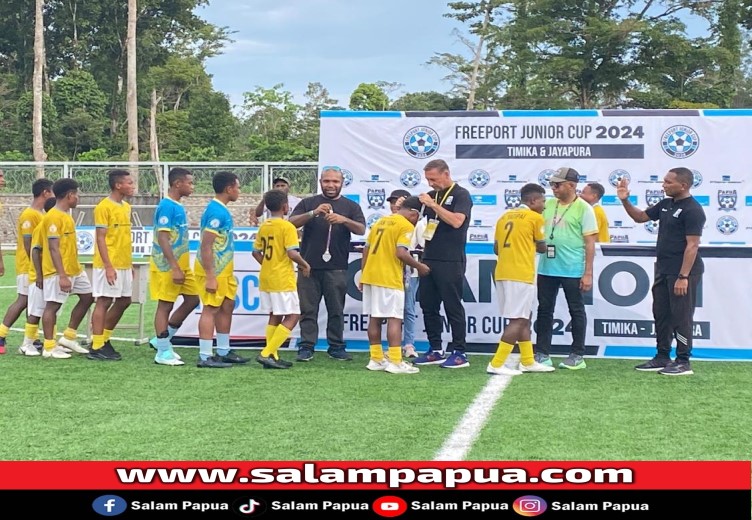 Pemberian mendali kepada pemenang FJC 2024, Tim PFA A (salampapua.com/Evita)