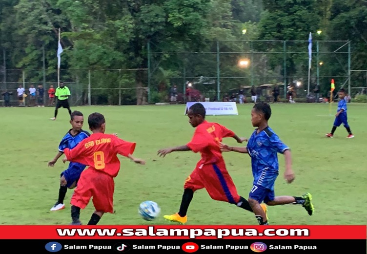 Pertandingan babak final antara SSB Elang Vs SSB Konica (salampapua.com/Evita)