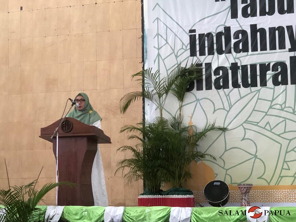 Ketua Panitia Acara Halalbihalal Dinkes Mimika, Farida saat membacakan laporannya (Foto:salampapua.com/Evita)