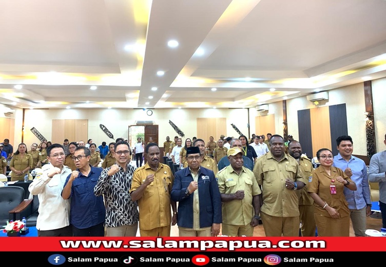 Foto bersama para peserta usai pembukaan kegiatan (salampapua.com/Evita)