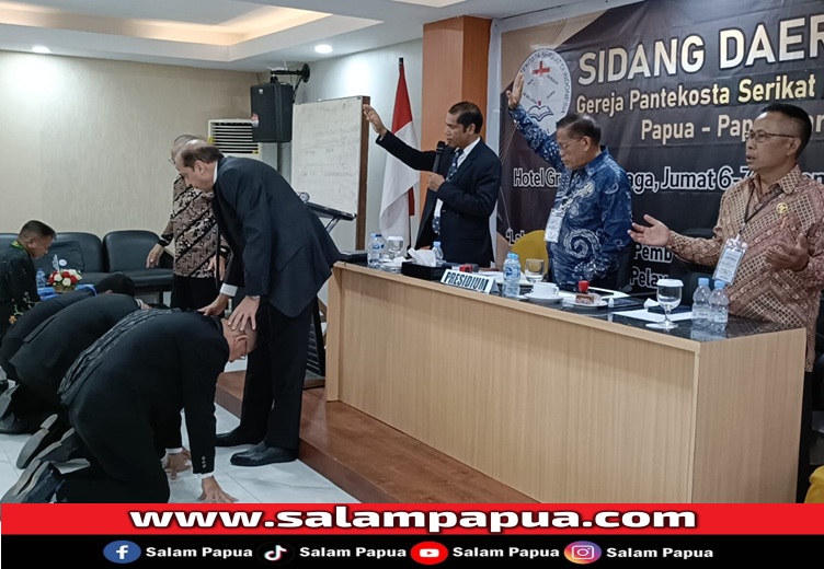 Tumpangan tangan bagi BPD periode pelayanan 2024-2028 (salampapua.com/Acik)