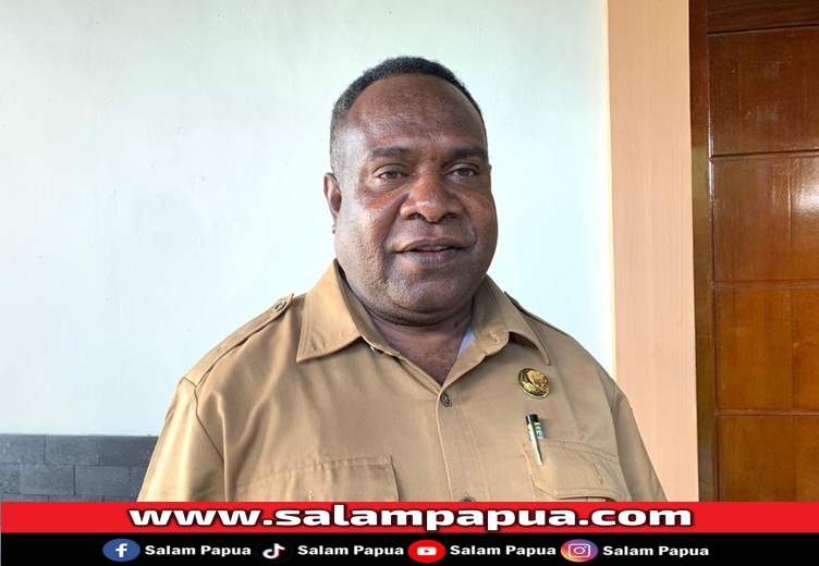 Kepala DPMPTSP Kabupaten Mimika Abraham Kateyau (salampapua.com/Evita)